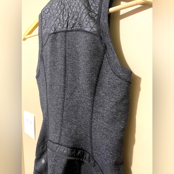 Lululemon Women’s Lightweight Full Zip Up Vest Dark Grey Size 4 - Picture 6 of 6